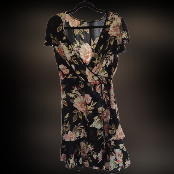 Floral Wrap style dress - Picture 2 of 4